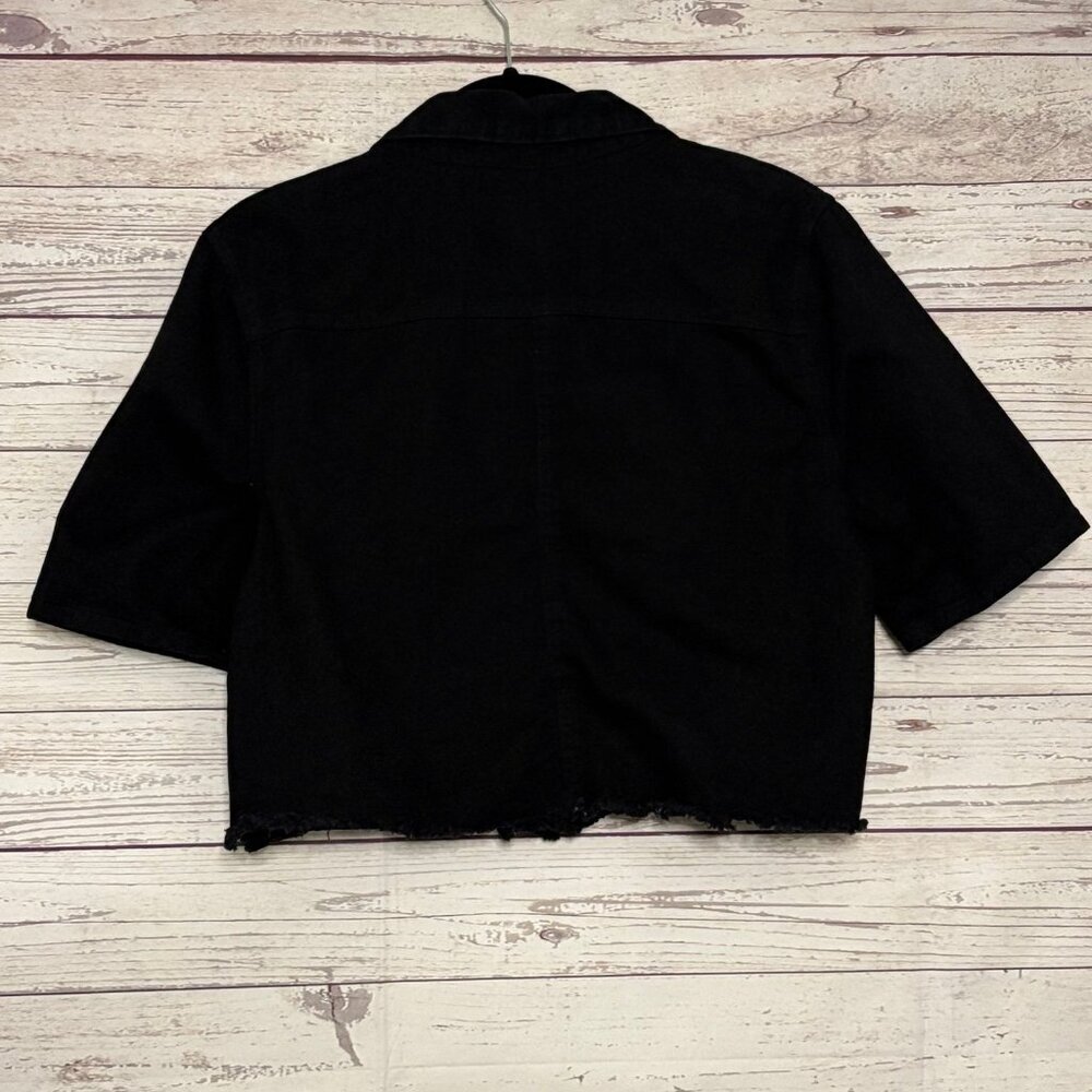 Almost Famous Distressed SS‎ Cropped Shacket Large - Picture 6 of 6